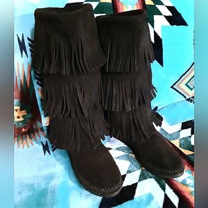 Minnetonka 3-Layer Fringe Boot Black Suede Moccasin Size 7 Style 1639 $110